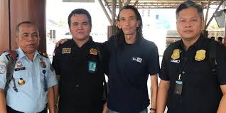  Terlalu Lama Berkeliaran di Riau, WN Inggris Ini Akhirnya Dideportasi 